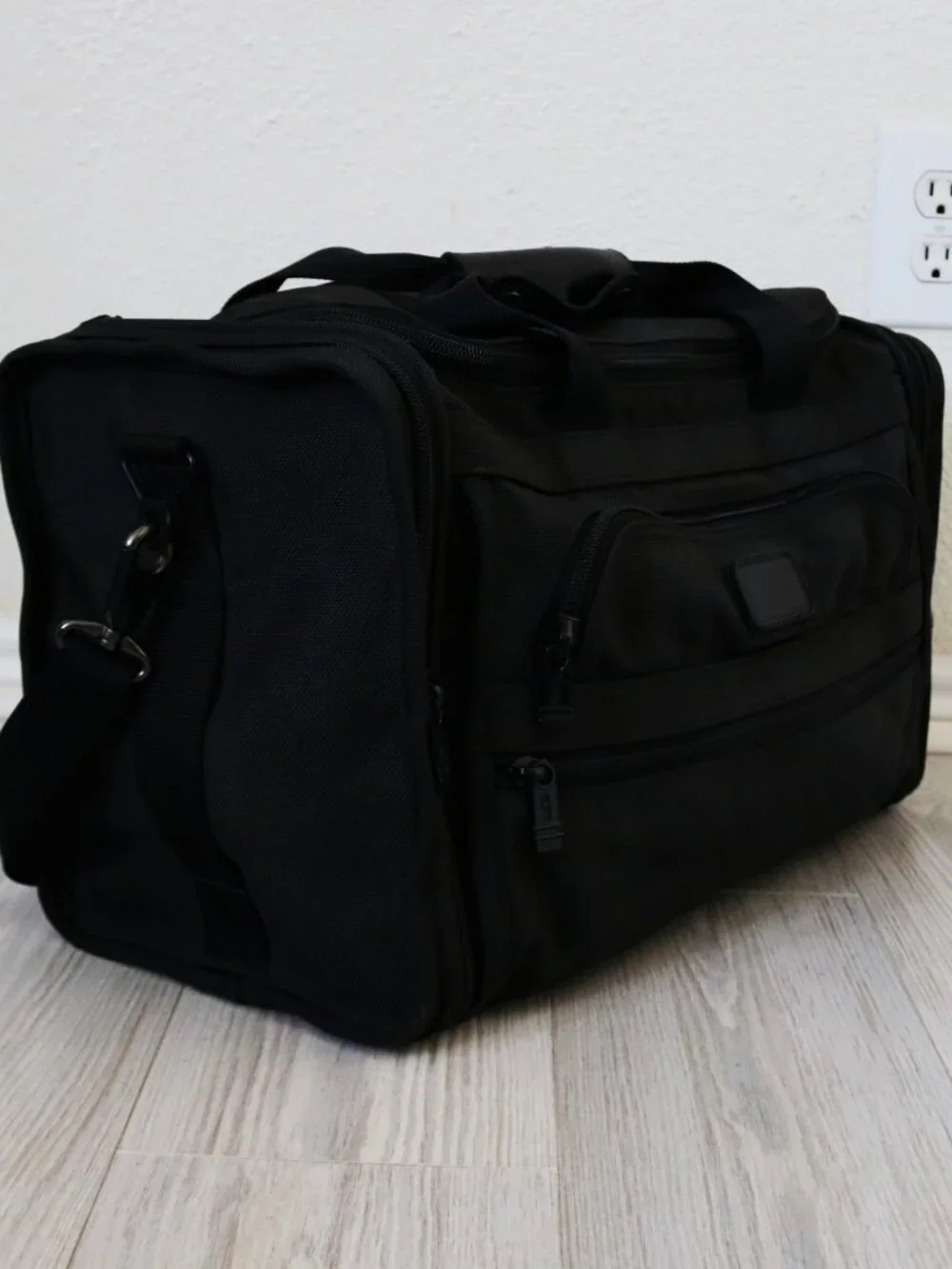 TUMI Alpha Duffle Bag Carry-On Black Ballistic Nylon Weekender Travel 221D3